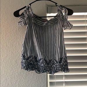 Guess off the shoulder tie blouse (size xs)